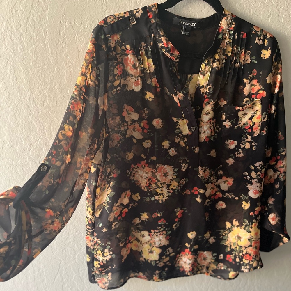 I love this top! It is new never been worn. Forever 21.
